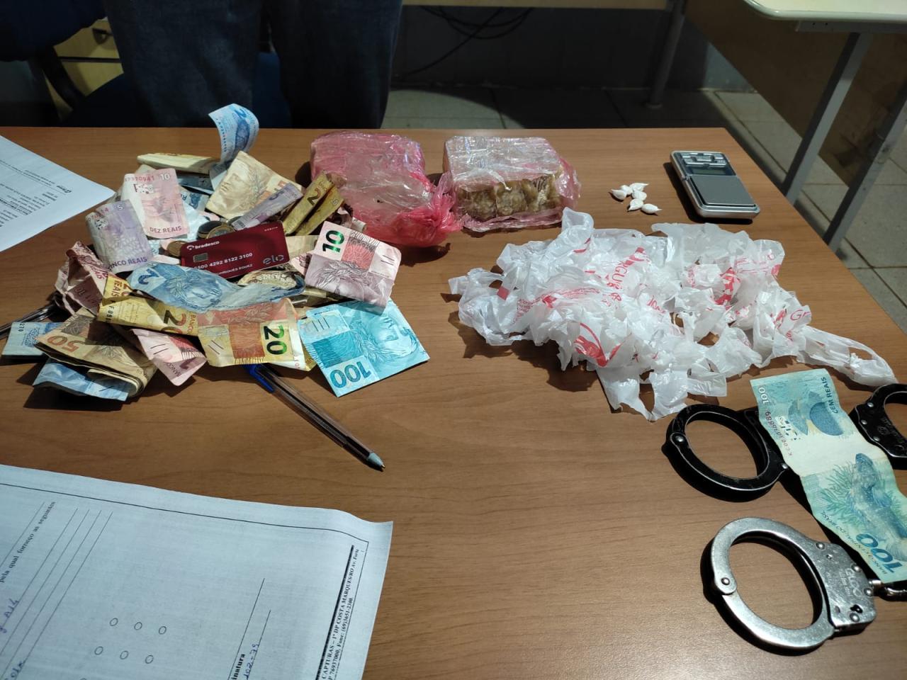 Policia Civil de Costa Marques apreende mais de 700 gramas de entorpecentes e aproximadamente 2 mil reais em Dinheiro