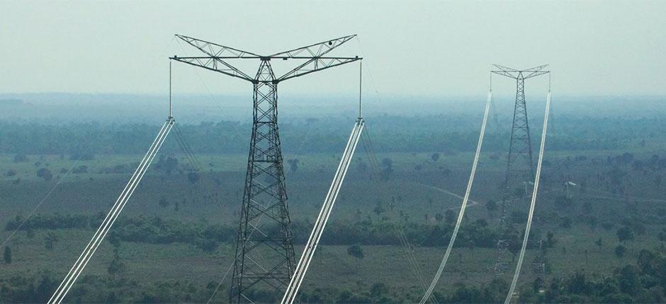 Temporal atinge linha de transmissão deixando mais de 15 mil consumidores sem energia entre os os municípios de Seringueiras a Costa Marques.