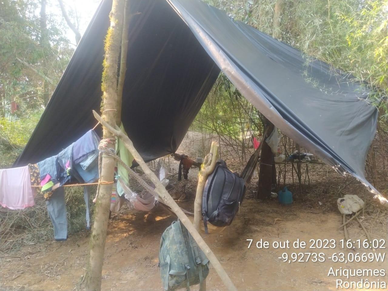 POLÍCIA MILITAR PRENDE SUSPEITOS POR INVASÃO DE TERRA EM ARIQUEMES