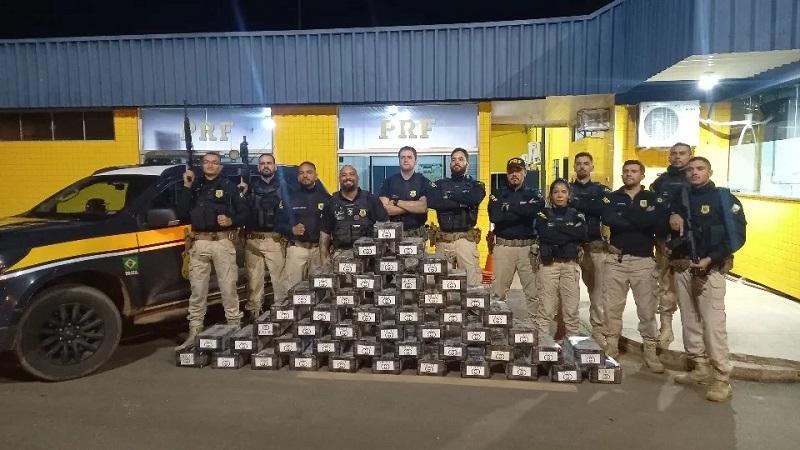 PRF apreende mais de 500 kg de cocaína escondida com carne de boi