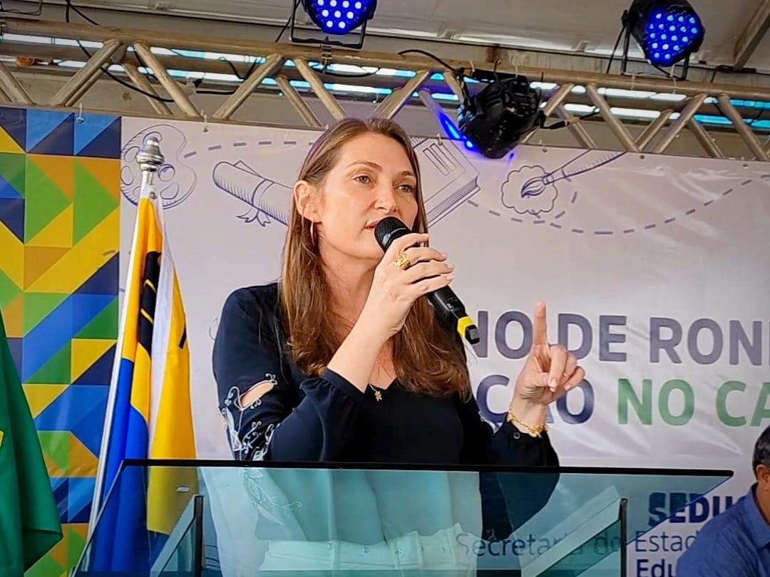 LEBRINHA: Municípios recebem caminhão frigorífico para transporte da merenda escolar
