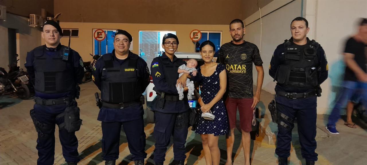 Em ação rápida policiais militares salva bebê que estava engasgado.