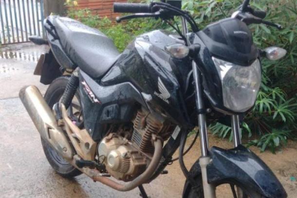 Motocicleta furtada em Cacoal é recuperada na BR-429 próximo a Costa Marques