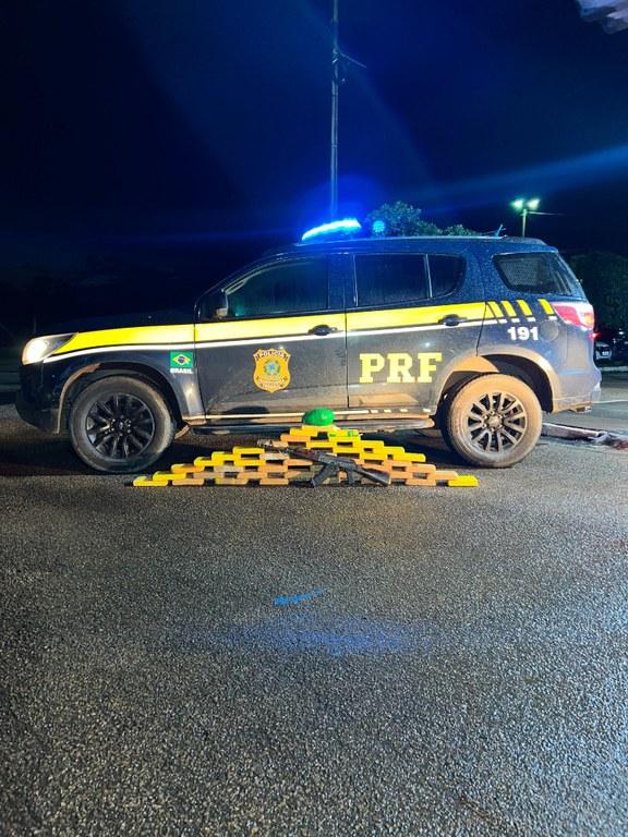 PRF apreende armamento de guerra e drogas em Porto Velho