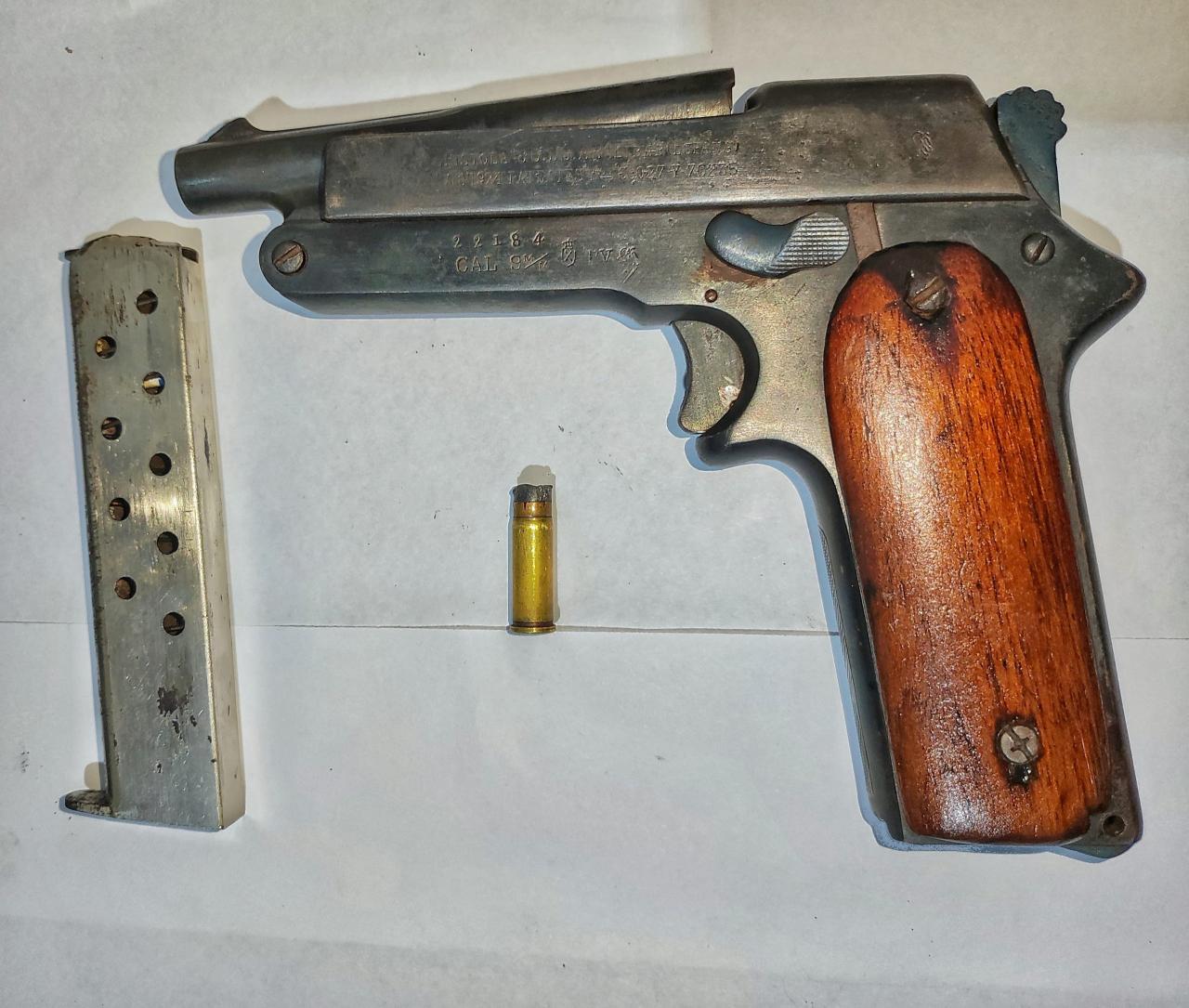 GUAJARÁ-MIRIM – POLÍCIA MILITAR PRENDE SUSPEITO DE PORTE ILEGAL DE ARMA DE FOGO EM BAR