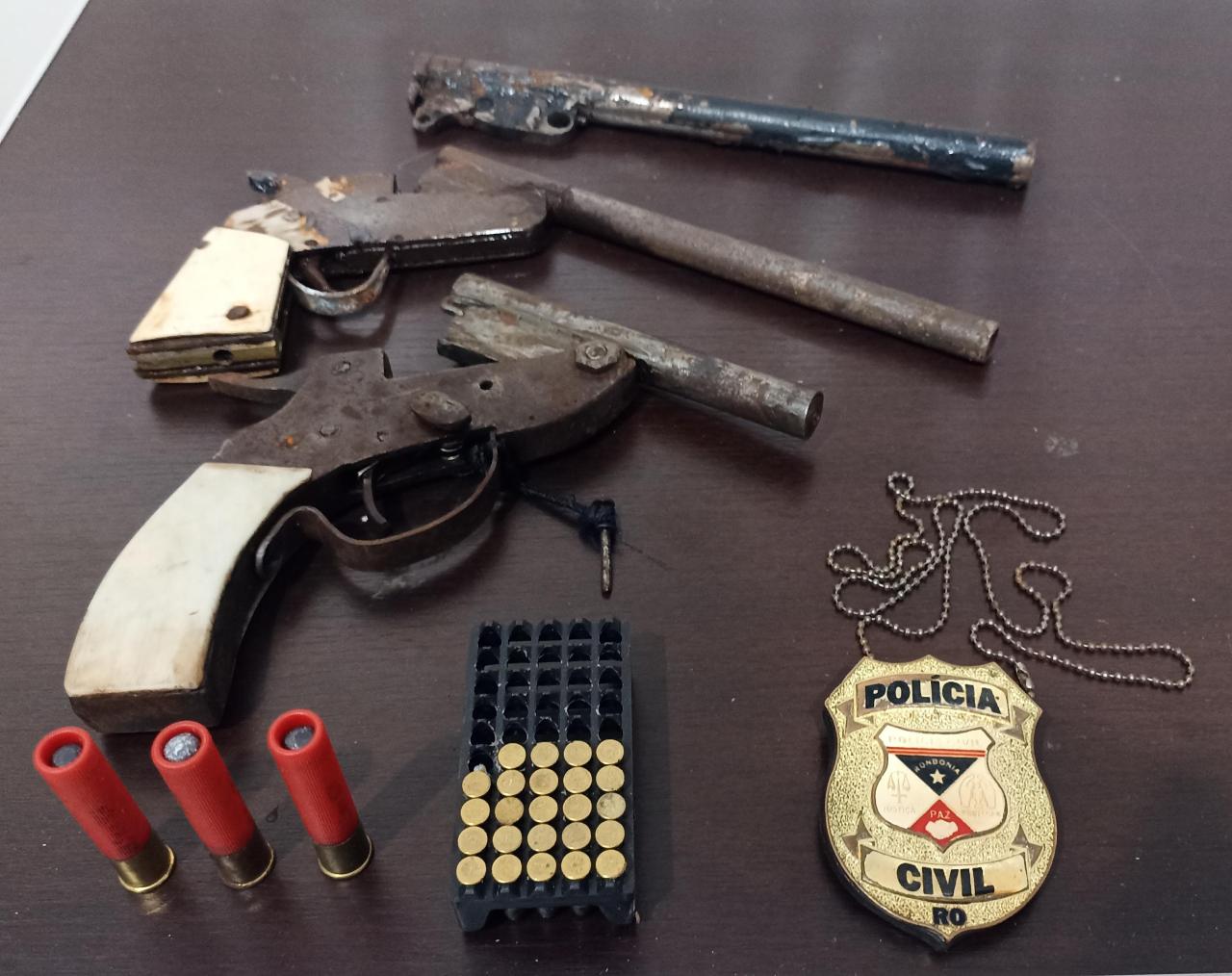 Polícia Civil de São Francisco do Guaporé apreende armas em operação de combate ao crime