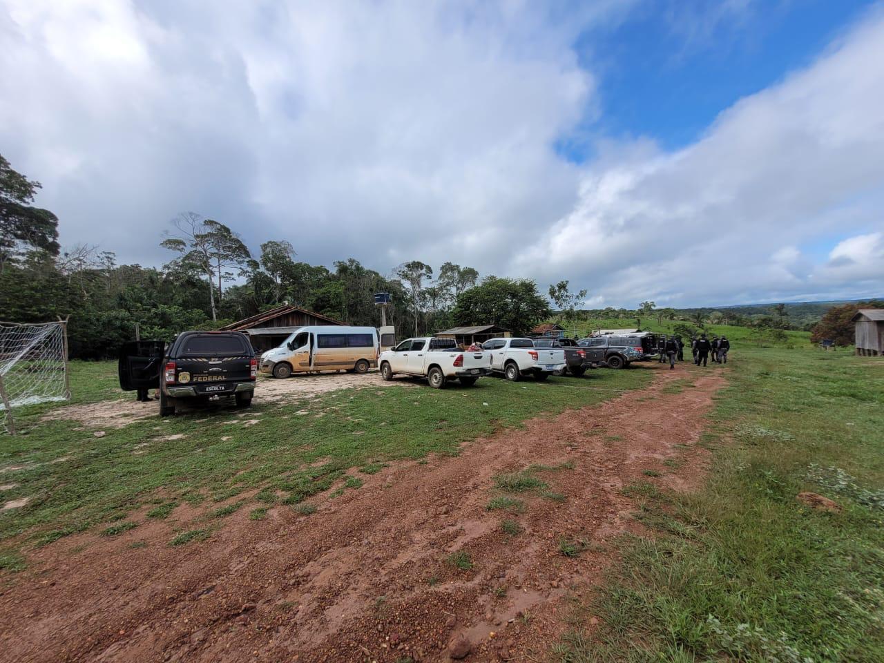 Policia Federal com o apoio da Polícia Militar, Funai e Justiça Federal realiza reintegração de posse em terra indígena.