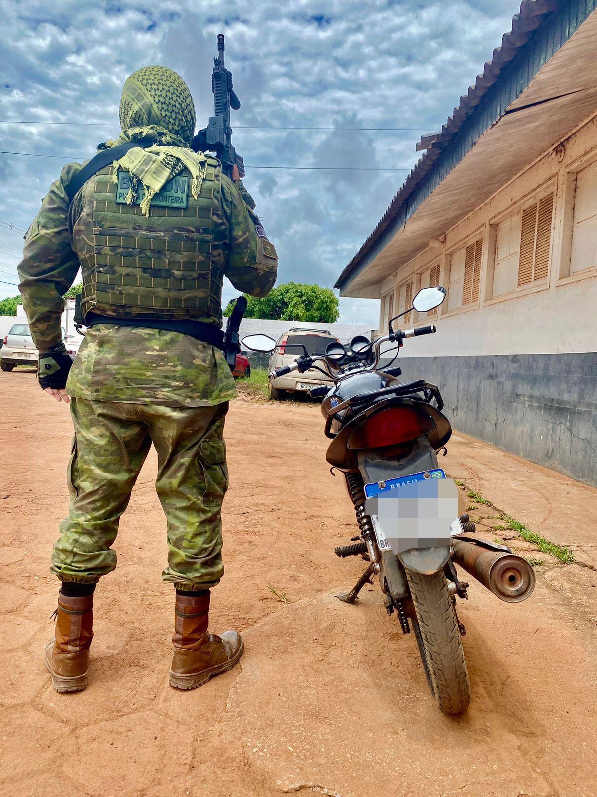 PROTETOR DAS FRONTEIRAS: EM GUAJARÁ MIIRIM HOMEM É PRESO PELA PM COM MOTOCICLETA CLONADA