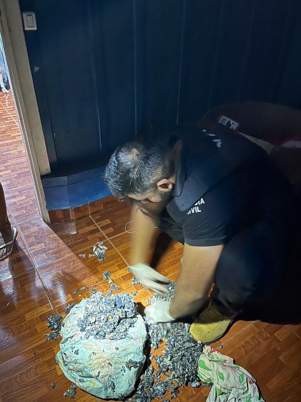 Polícia Civil com apoio da Polícia Militar realiza operação contra o tráfico de drogas em São Francisco do Guaporé.