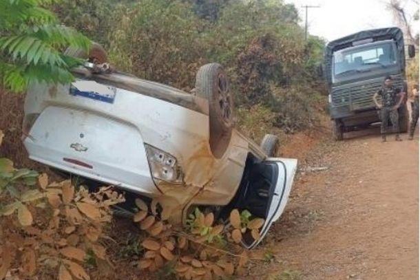 Costa Marques: carro capota várias vezes, mãe e filho sofrem lesões.