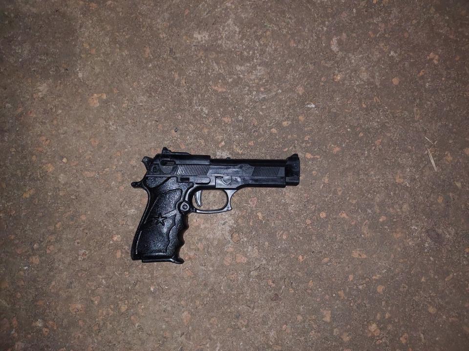 Guajará-Mirim: Polícia Militar apreende simulacro de pistola com adolescentes