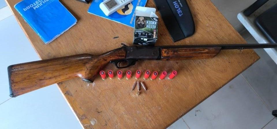 Policia Militar apreende arma de fogo em área rural de Pimenteiras