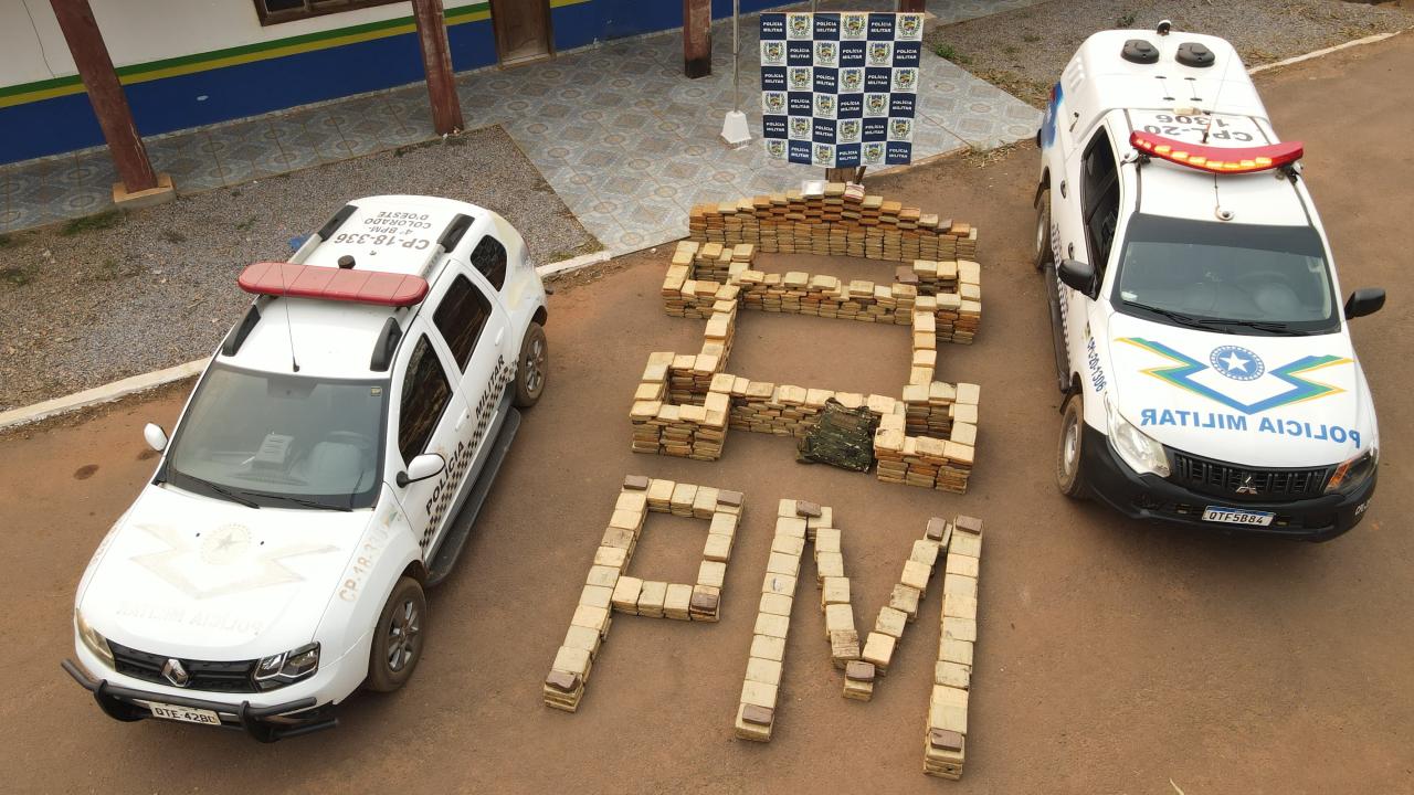 Polícia Militar aprendeu nesta quinta-feira em Costa Marques mais de 800 quilos de maconha em Costa Marques
