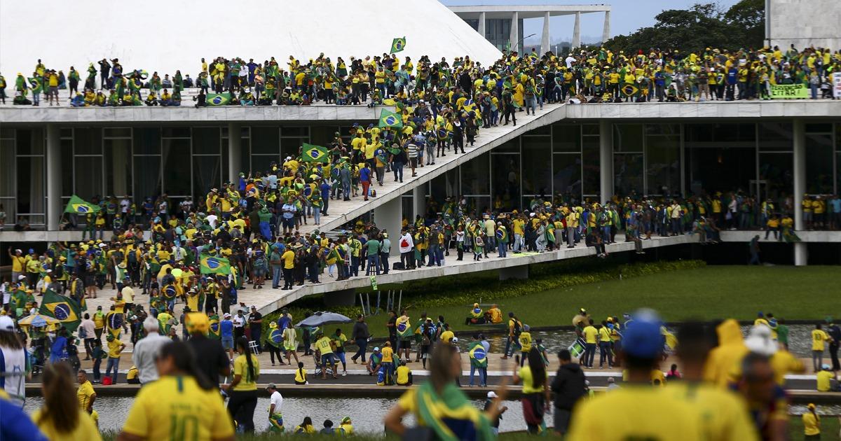 Governo adia votação de anistia a extremistas envolvidos nos atos de 8 de janeiro