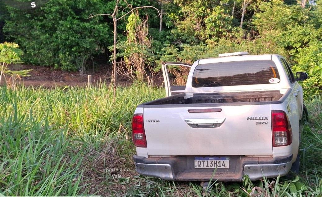 Duas camionetes roubadas em Cacoal são recuperadas pela polícia em Costa Marques /RO.