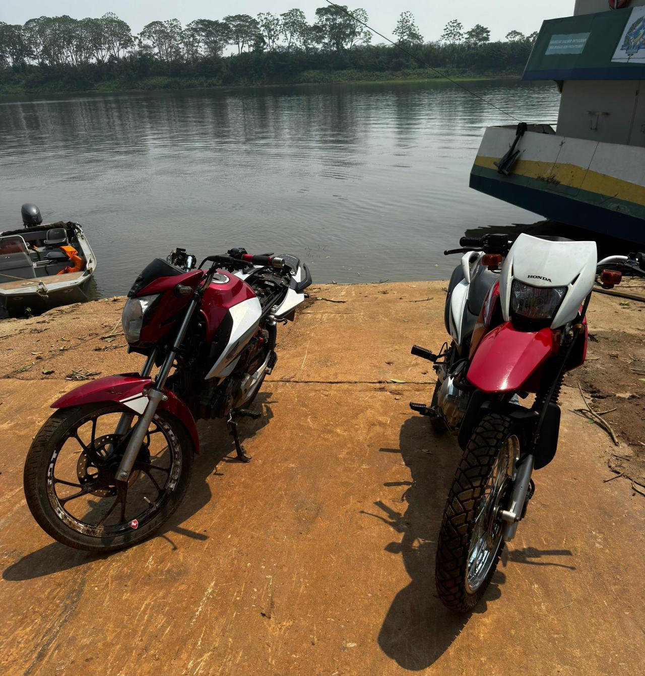 Forças de segurança do Brasil e Bolívia recuperam motocicletas roubadas