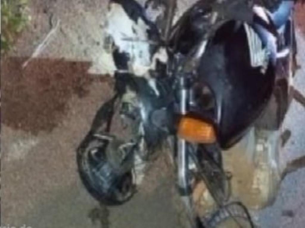 Motociclista sofre fratura em colisão com ambulância na BR-429 em Costa Marques