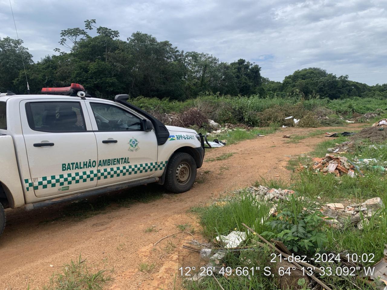 Policia Ambiental combate descarte irregular de resíduos sólidos em Costa Marques