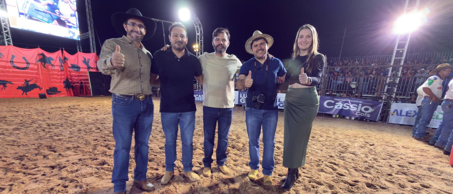 Deputada Lebrinha entrega quatro tratores para fortalecer agricultura em São Francisco