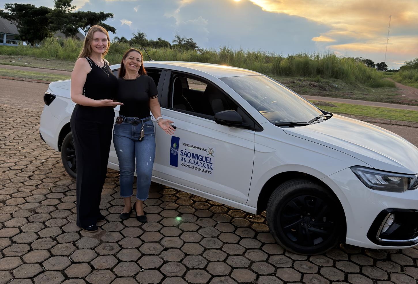 Deputada Gislaine Lebrinha entrega veículo para unidade de saúde do Distrito de Santana