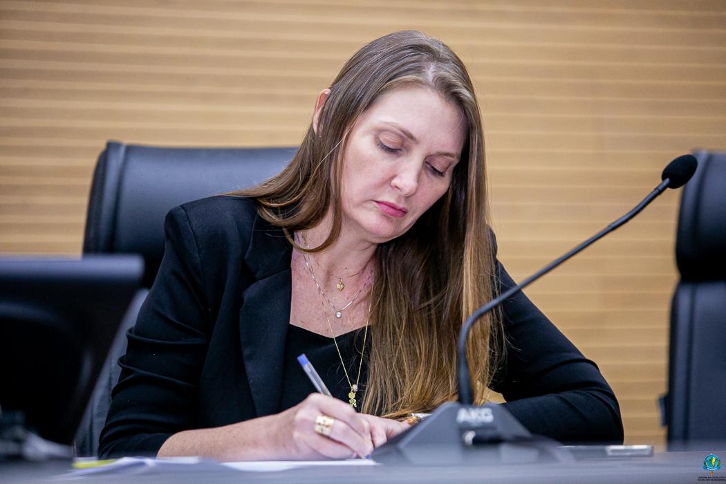 Deputada Lebrinha garante recurso para construção de quadra em escola de Guajará-Mirim
