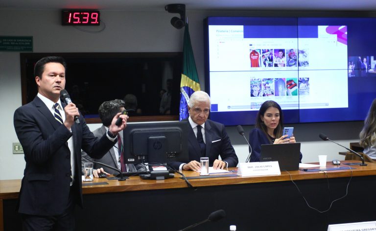 Produtos esportivos falsificados já respondem por 34% do mercado, diz representante do setor