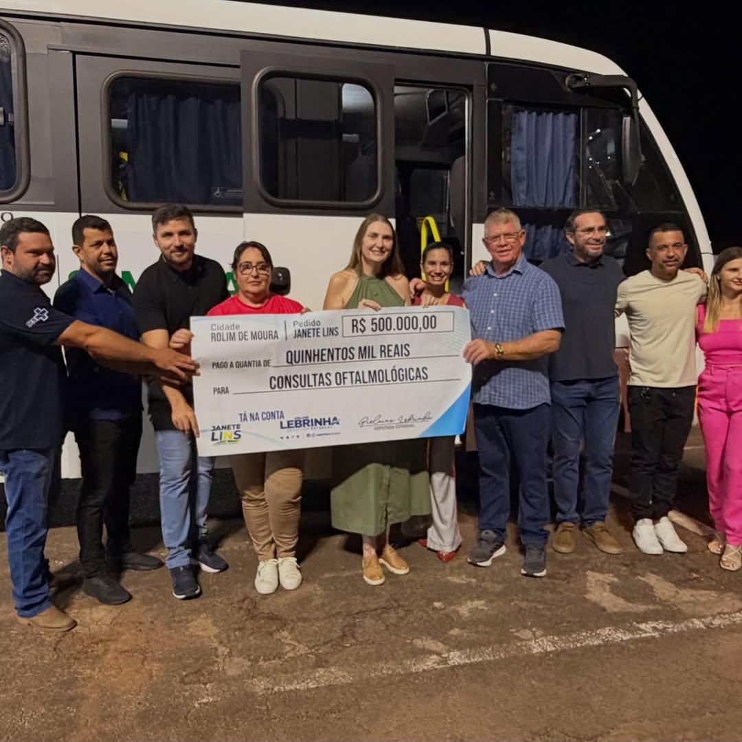 Deputada Lebrinha entrega micro-ônibus e destina R$ 500 mil para saúde em Rolim de Moura