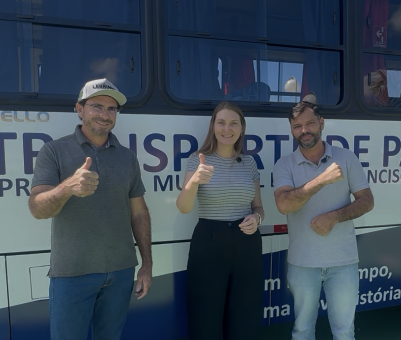 Deputada Lebrinha entrega micro-ônibus para a saúde de São Francisco