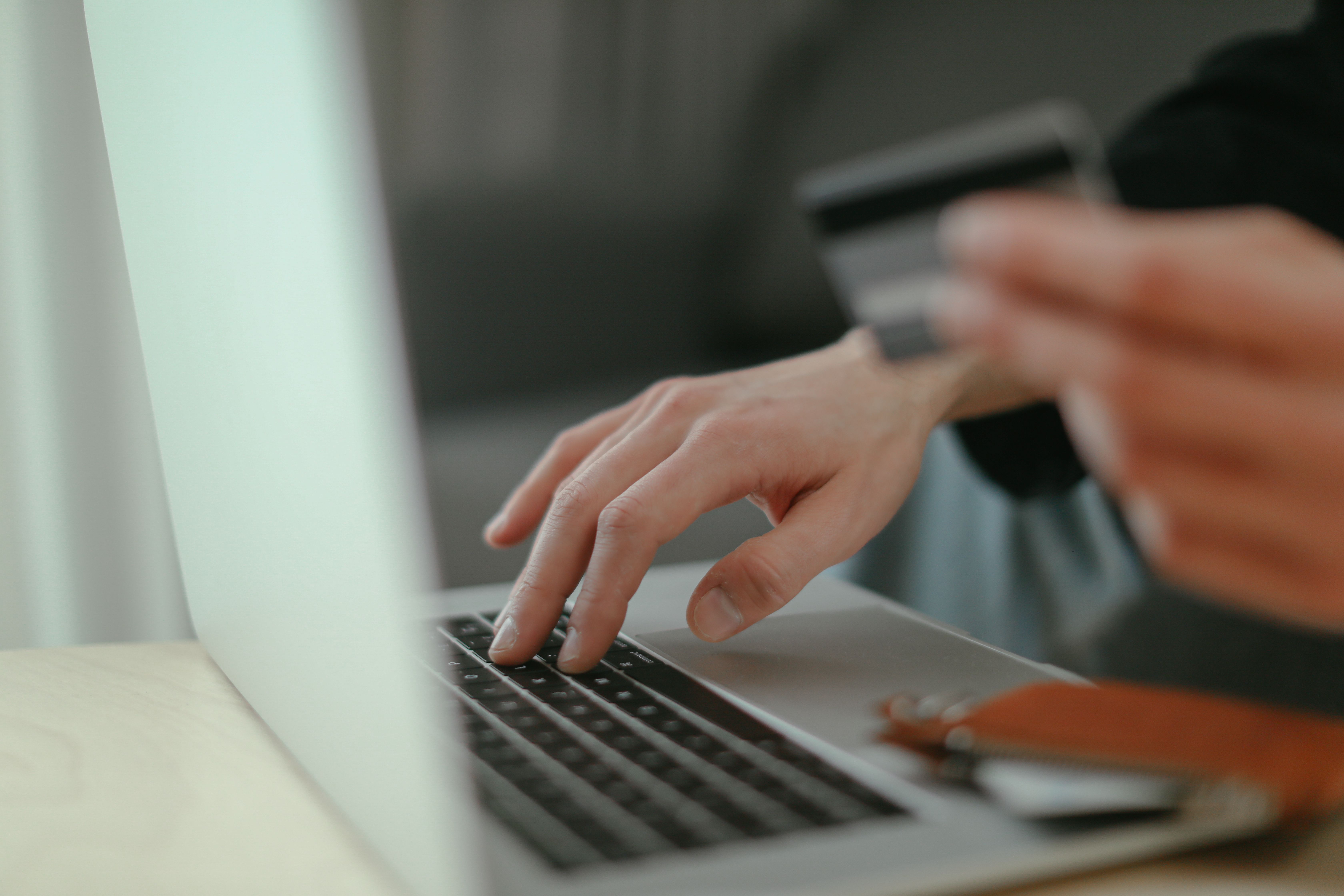 Empréstimo online exige atenção para evitar golpes