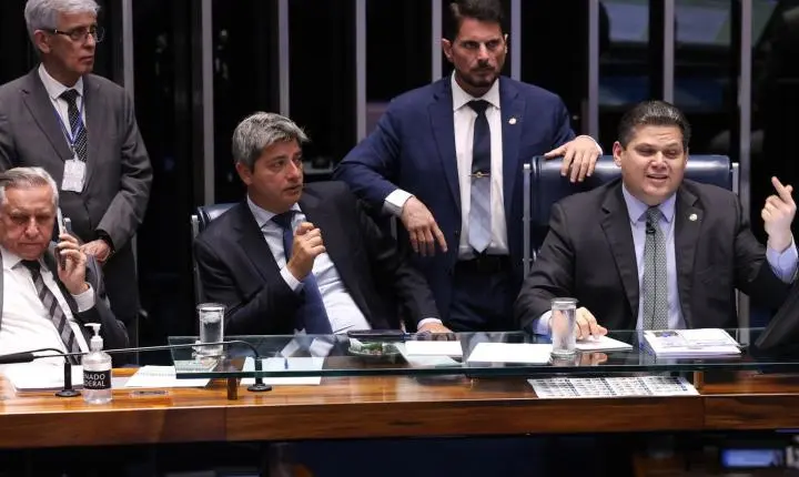 Alcolumbre retira PEC da Segurança Pública da pauta do Senado